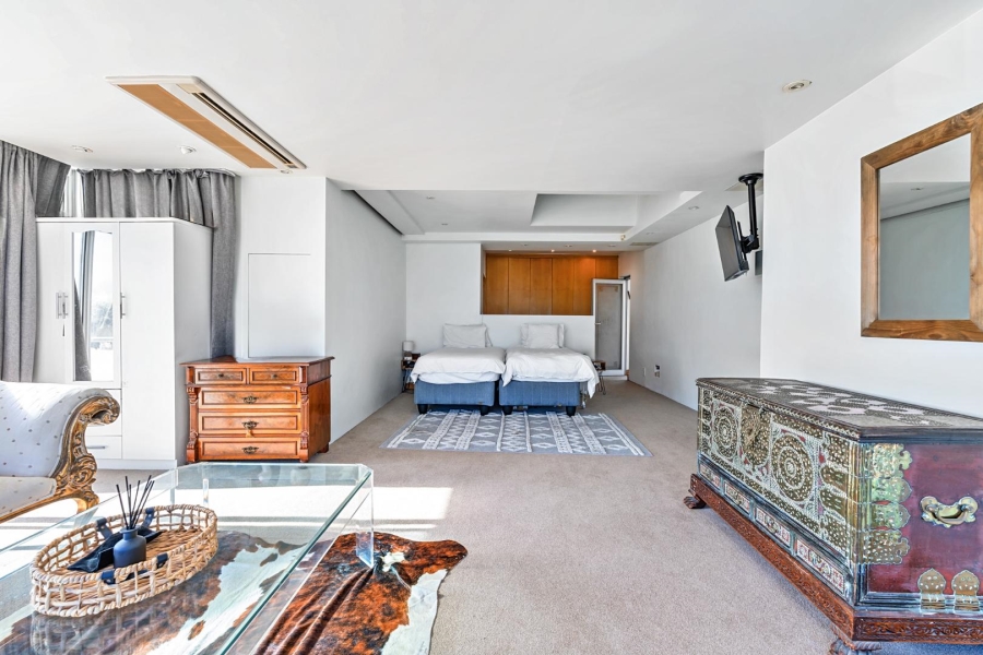 5 Bedroom Property for Sale in Fresnaye Western Cape